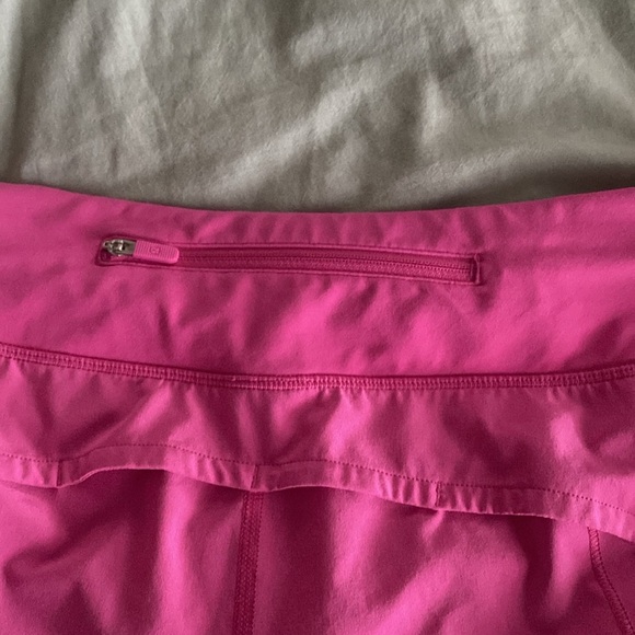 Lululemon shorts size 8 - Picture 4 of 7
